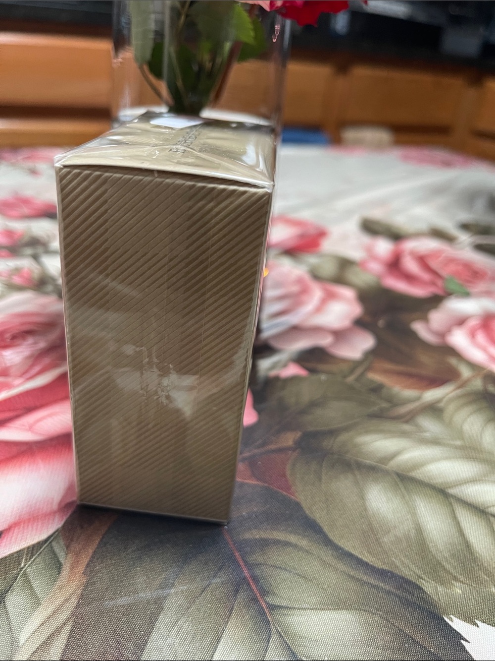 Burberry Women Eau de Parfum - Golden Yellow Bottle - Picture 5 of 6